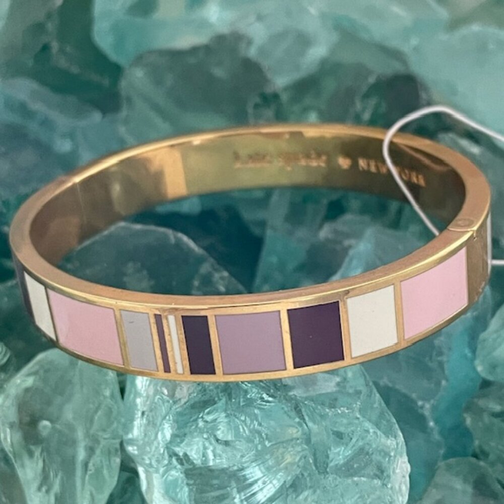 KATE SPADE BANGLE "READ BETWEEN THE LINES" HINGED CLOSE NWT - Picture 2 of 7
